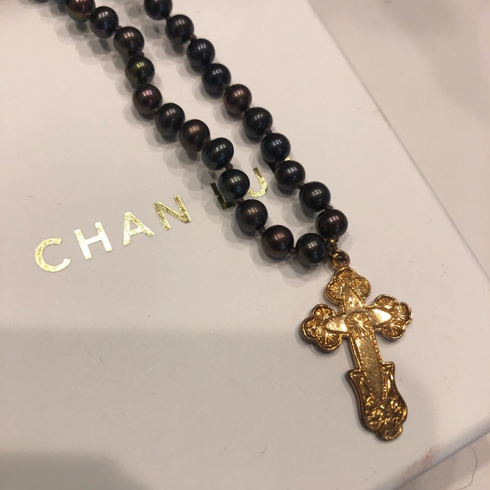 Chan Luu/FIRE SALE 🔥🔥🔥🔥 blue peacock pearl necklace w cross charm